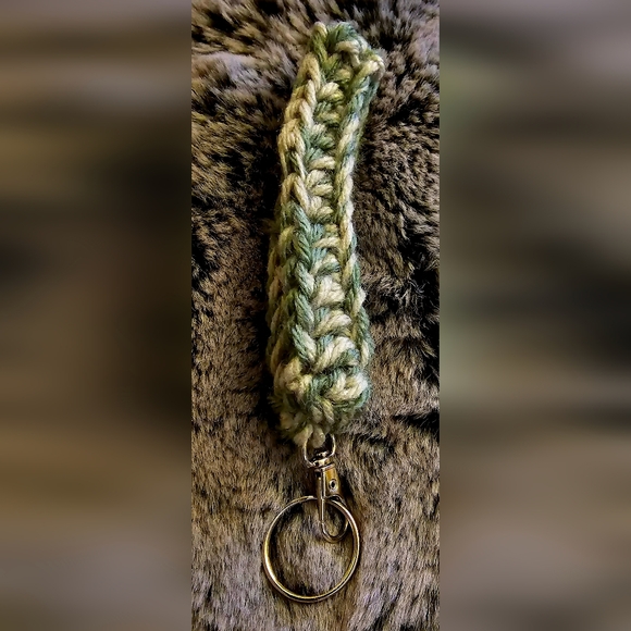 Crochet Keychain Wristlet - Picture 3 of 4